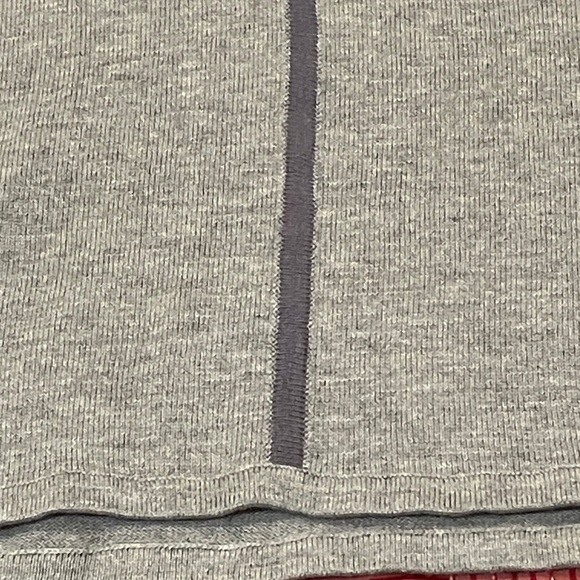 Renuar (Montreal) women’s size small Gray Knit Top with star - Picture 13 of 14